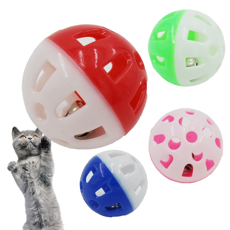 1 stücke Kunststoff Haustier Spielen Ball Katzen Ball mit Glocke Ring Spielen Kauen Rassel kratzen Praktische Ausbildung Spielzeug Zufällige Farbe