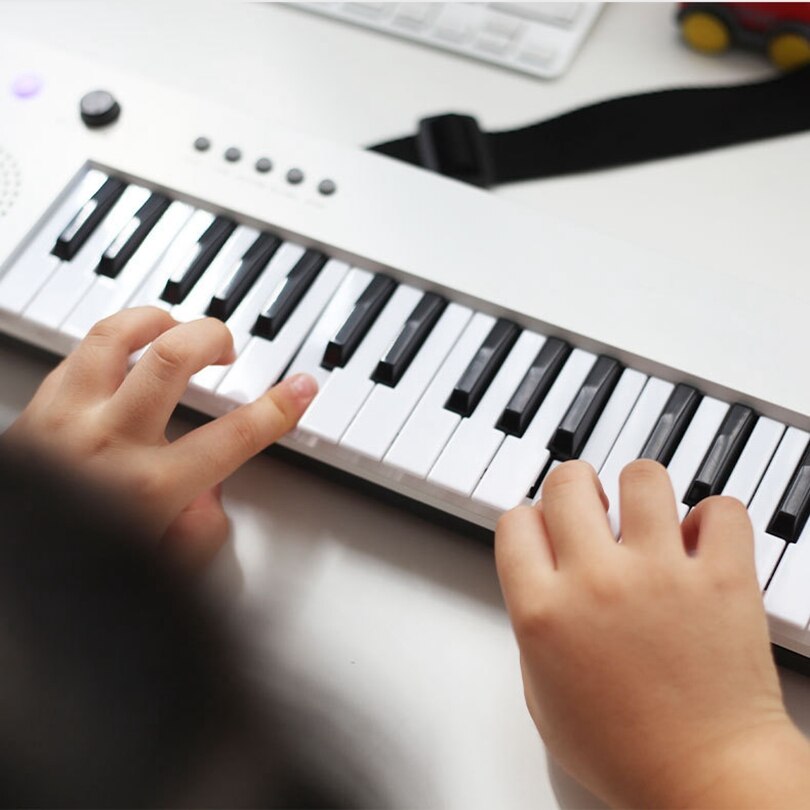Guitarra recargable de 37 teclas, órgano electrónico, Mini teclado, Piano para niños con micrófono, Musical y correa para el hombro,