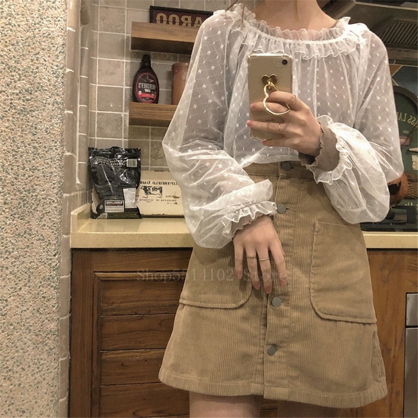 Spets ruffle blus under skjorta vintage hel ärmar flickor lolita toppar kall axel kvinnor mesh transparent båthals en storlek