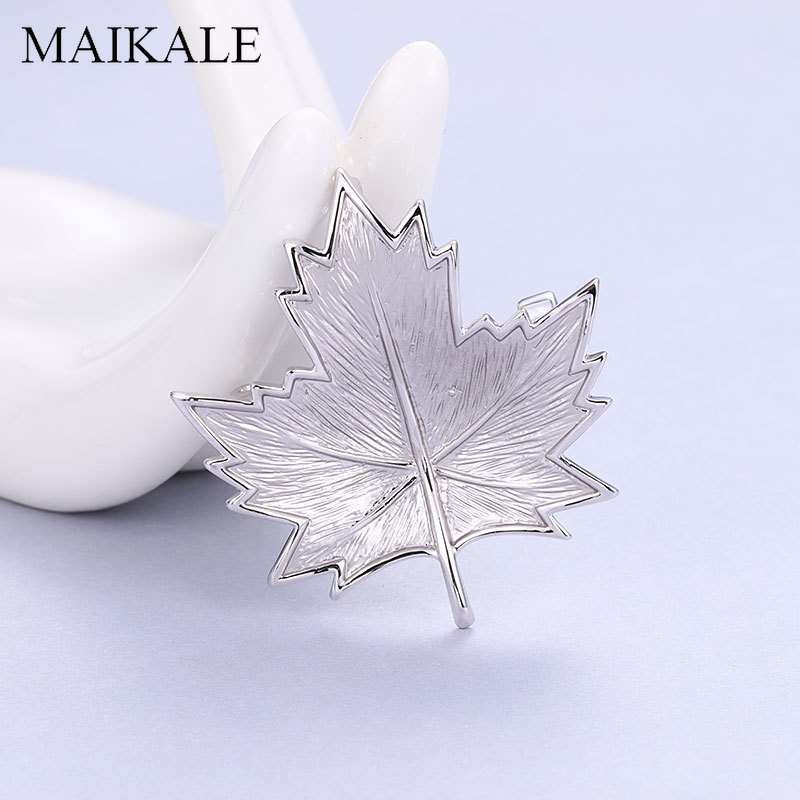 MAIKALE Vintage Metalen Broche Pin Goud Zilver Kleur Maple Leaf Broches voor Vrouwen Sjaal Pak Shirt Meisjes Tas Hanger Broche