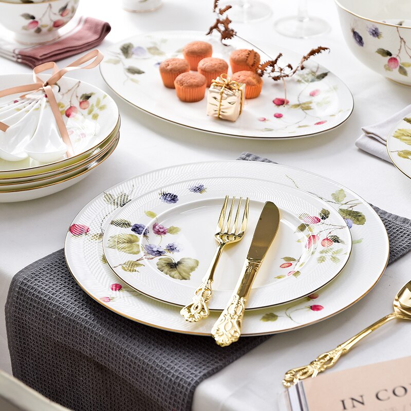 Europese Stijl Platen Set Bone China Keramische Diner Compleet Servies Set Diner Serveren Pratos De Jantar Luxe Borden