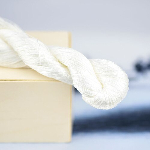 100% bordada de seda natural de Suzhou, línea bordada de seda natural, línea brillante, sedosa especial, color blanco y negro, 1 color, 400m: middle white