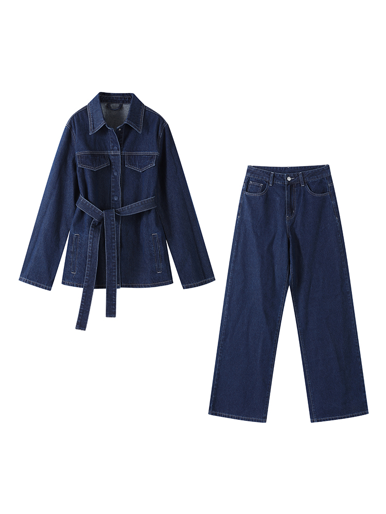 Vintage tweedelig denim set voor dames, bestaande uit een single-breasted jasje met revers en riem, en een bijpassende high-waist straight leg jeans. een casual outfit voor elke dag.