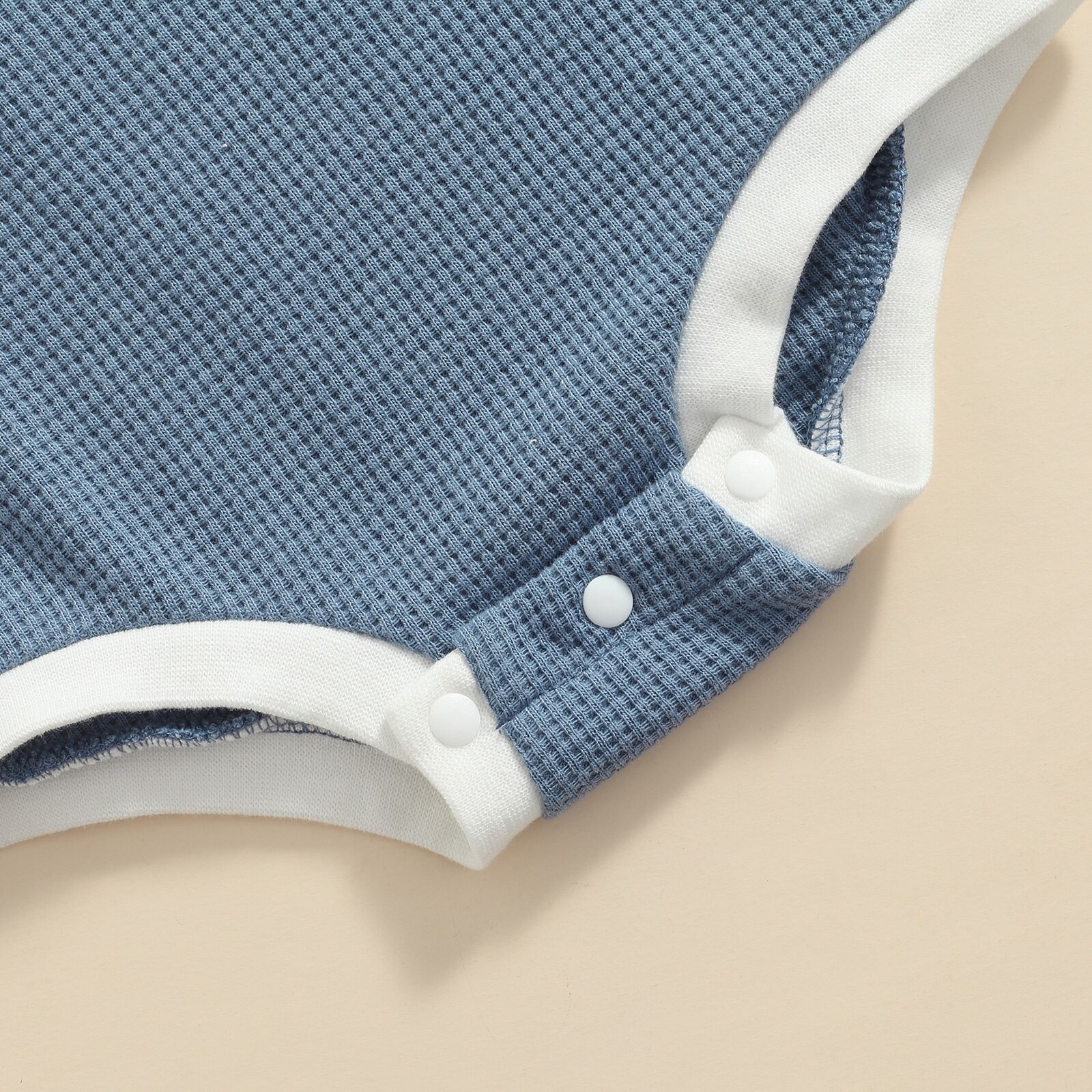 Baby-strampler mit regenbogenmuster, langen ärmeln und knöpfen, herbst-Overall, hübsche Outfits für mädchen und jungen