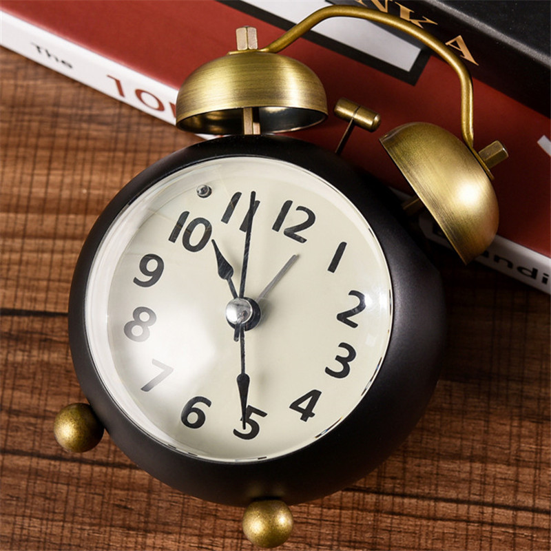 Reloj despertador sencillo Retro de Metal, reloj con luz de noche para dormitorio silencioso para estudiantes, adorno moderno para sala de estar, reloj de mesa luminoso