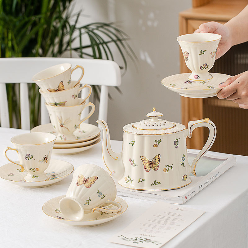Butterfly Insect Pattern Coffee Set Europe Porcelain Tea Set 800ml Bone China Pot Ceramic Cup and Saucer Retro Luxury
