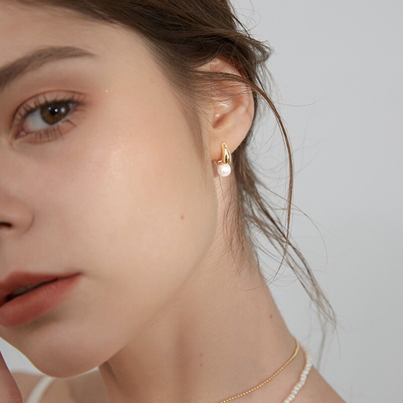WTLTC Französisch Retro Tiny Hoop Ohrringe für Frauen Einzigen Perle Kleine Runde Ohrringe Minimale Geometrische Ohrringe Hoops Mit Charme