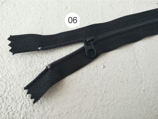 1Pc 20cm No. 3 zipper Closed Tail Nylon Round Head Zipper Strip Clothing Cushion Bag Handmade diy Accessories DX0006: No6