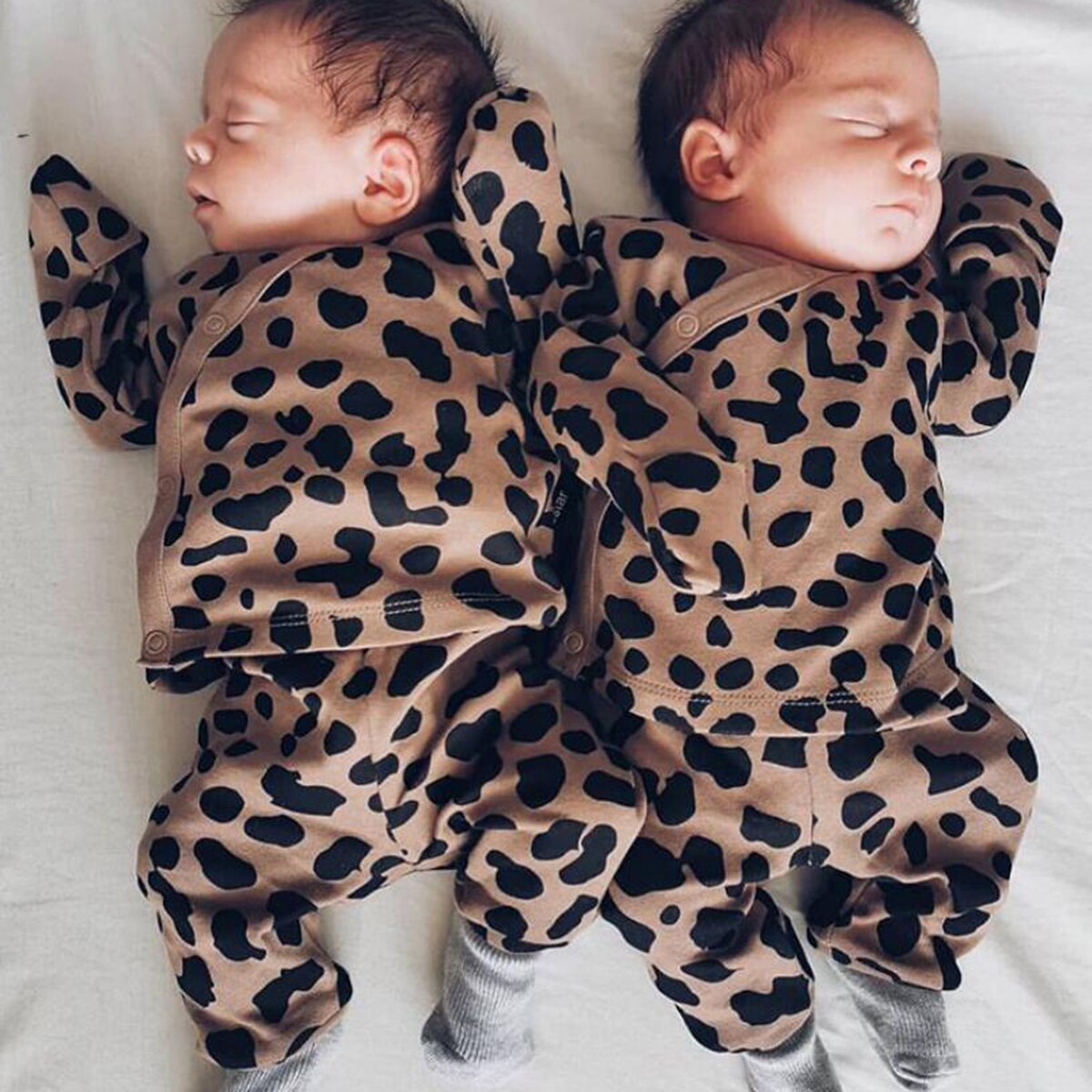 2 stk/sæt baby leopard print langærmet skjorte + bukser 0-18m spædbørn småbørn tøj jakkesæt personlighed sæt sovetøj