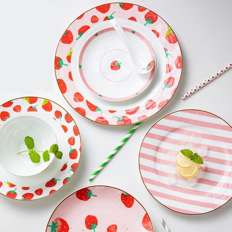 Vaisselle en porcelaine, mignonne bol en céramique, grande cuillère en porcelaine, tasse de café, articles de table mignons motif de fraise rose
