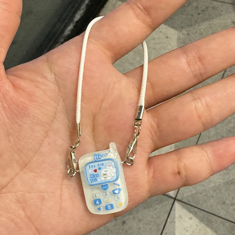 Dockskåpstillbehör smådjur miniatyr mobiltelefonmodell hängsmycke tecknad mini mobiltelefonmodell berlocker klä upp leksak: Choklad