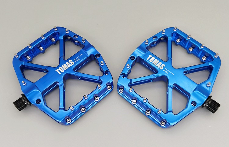 Ultra-light Mountain Bike Pedals CNC Aluminum Alloy Polished 3 Bearing Pedals Downhill Dirt Bike Anti-slip Bicycle Pedals: Blue