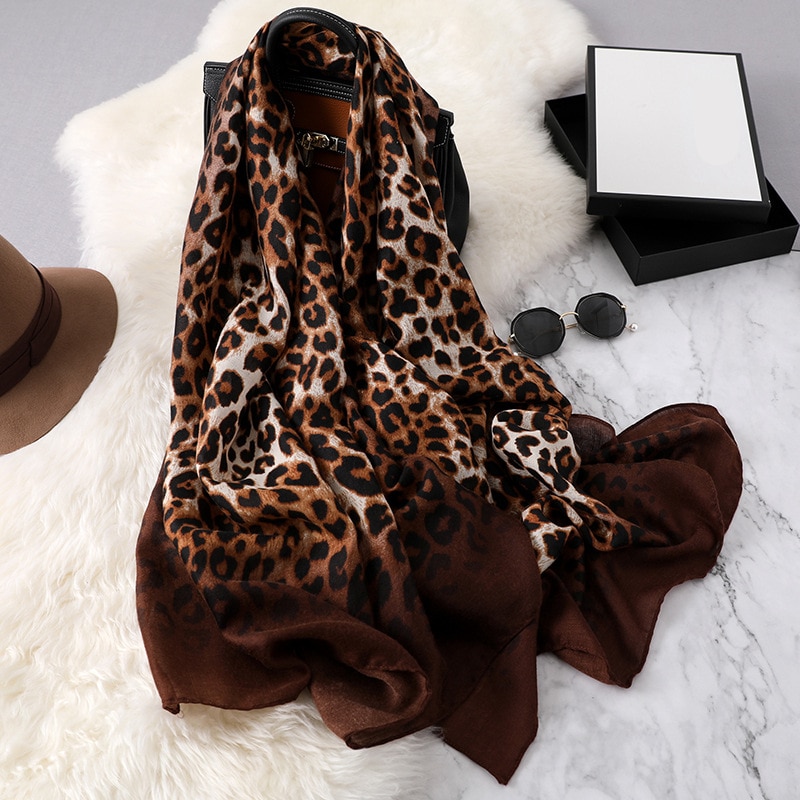 Leopardprint mærke kvinders tørklæder sjaler og omslag fpr lady bandana sjaler og ombryder hals varmere ekkarpe