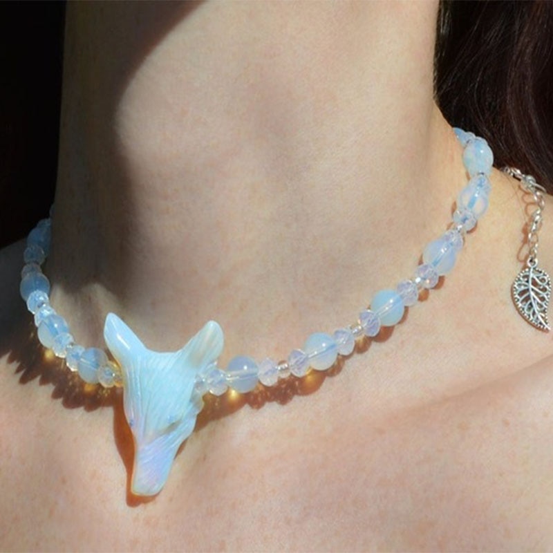 Collier de loup d'opalite, bijoux de loup blanc, collier d'opalite de sorcellerie, bijoux de sorcière de reine de glace