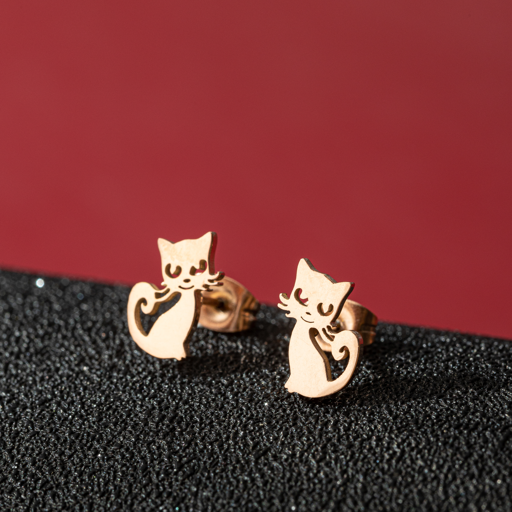 Jisensp 1 paire de boucles d'oreilles chat Animal de dessin animé mignon en acier inoxydable chaton boucle d'oreille pour femmes filles bijoux drôles Oorbellen: Titane plaqué