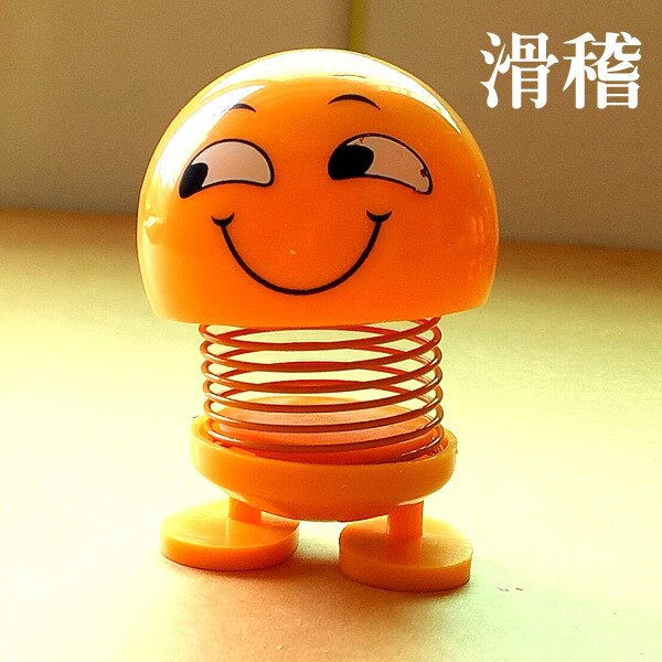 Śmieszne słodkie lalki twarzy pouruszająca głową lalka w samochodzie kreatywny samochód słodkie ozdoby wiosenne wyrażenie