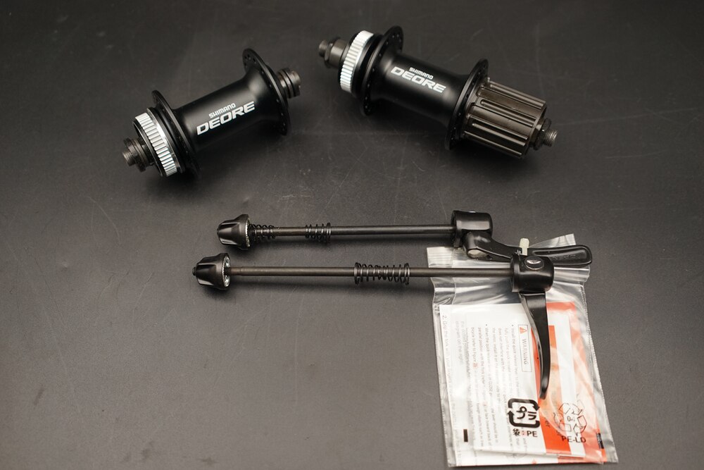 Shimano Deore HB - M615 centro delantero y trasero, cerradura central, Frente QR 9x100mm/trasero 10x135mm 1 par, negro