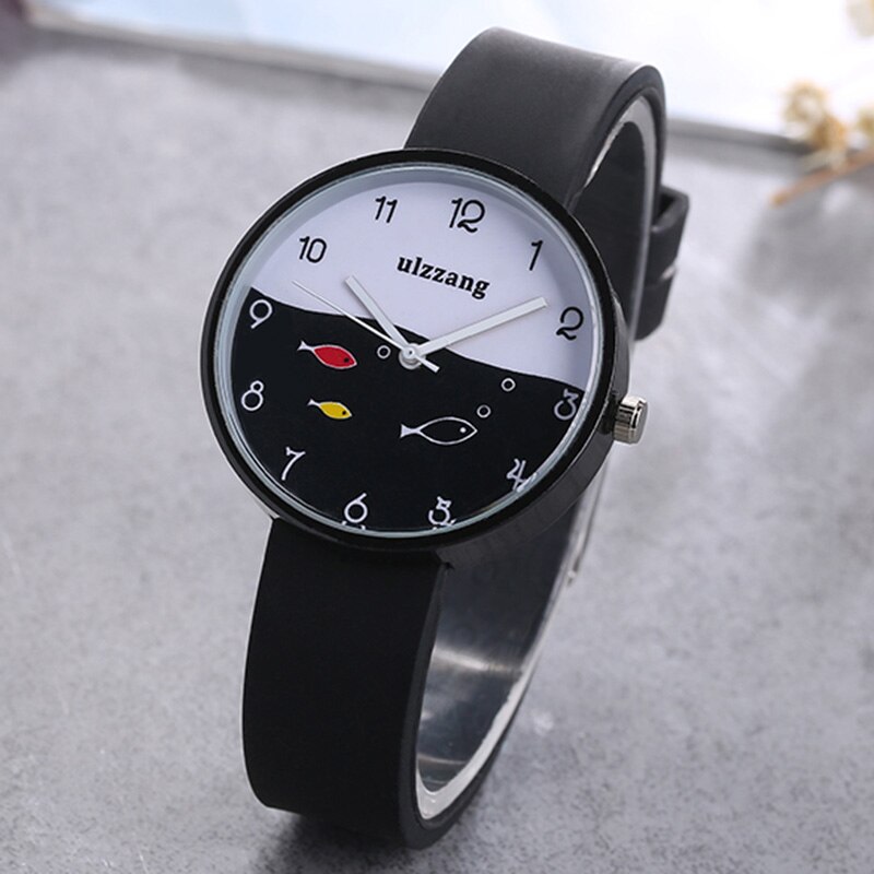 Luxury children's watch girl color silicone strap quartz watch small fish dial cartoon children's watch: Black