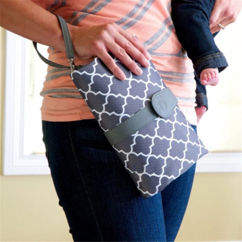 Vandtæt bærbar ble puslepude rejse pusleplads clutch babypleje produkter hænger klapvogn baby ble puslemåtte