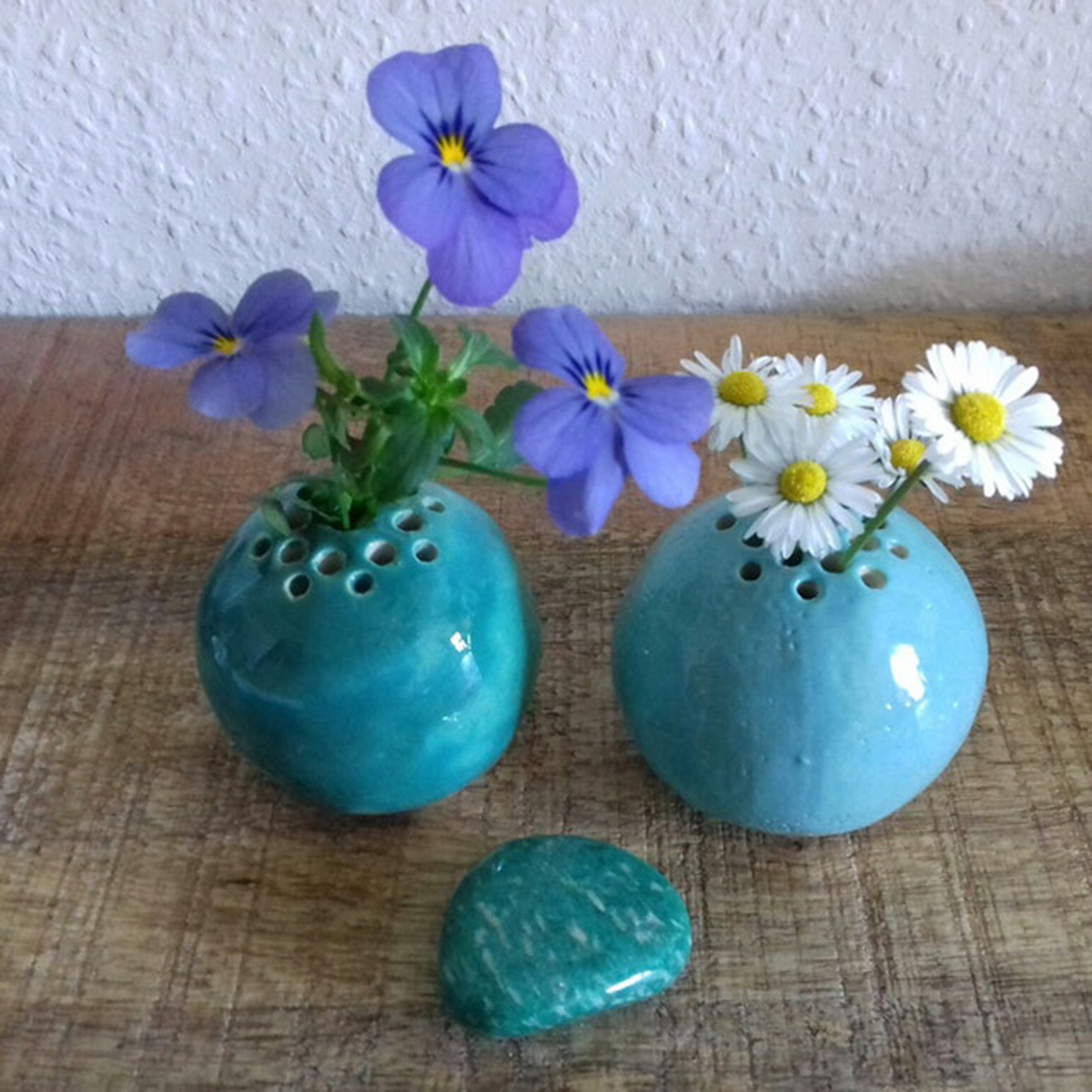 Ceramic Handmade Vase Flower Stone Table Decor Round Flower Vase with Holes Table Ornaments For Living Room