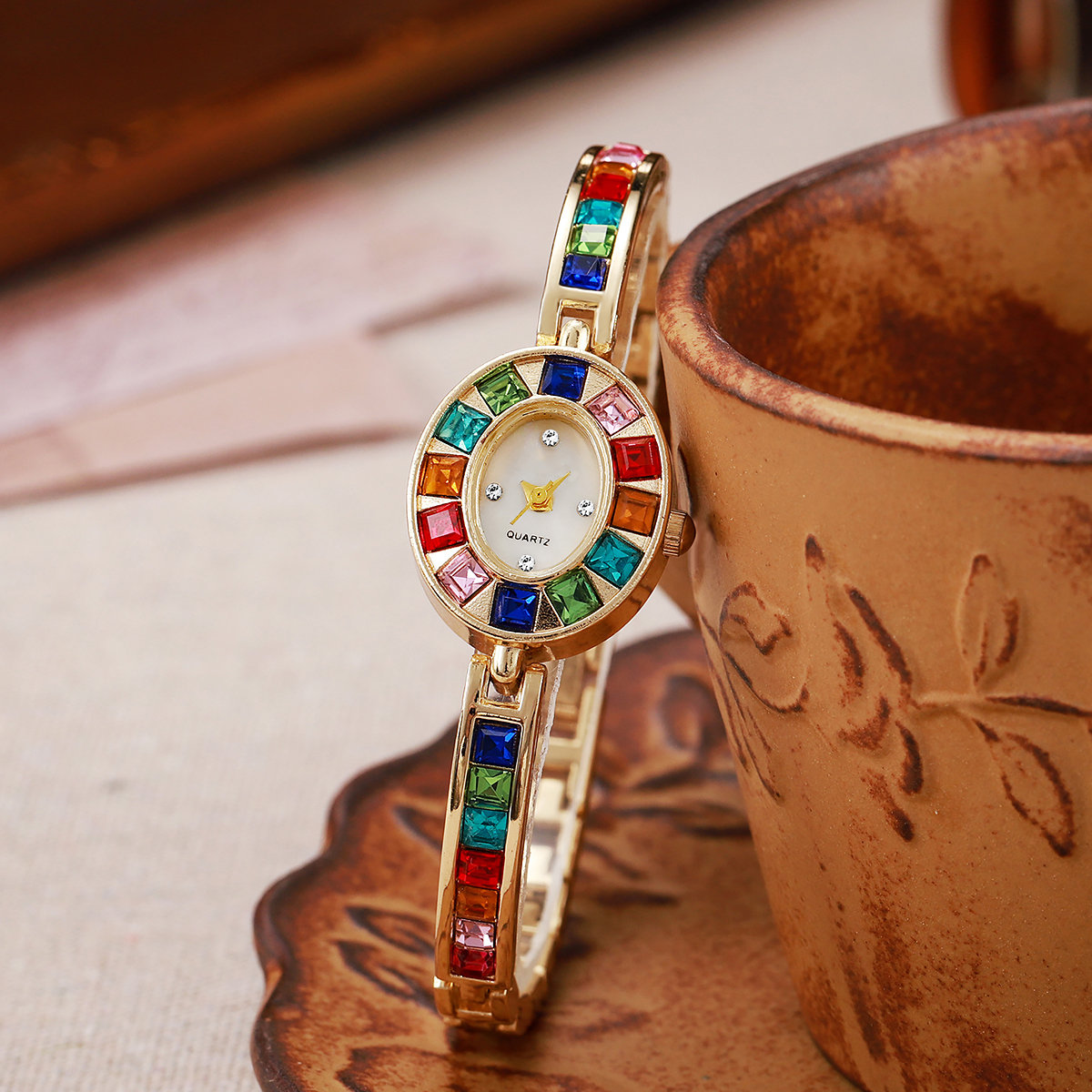 Grensoverschrijdende armbandstijl dameshorloge mode gradiënt regenboog licht luxe dameshorloge ovale armbandhorloge voor dames