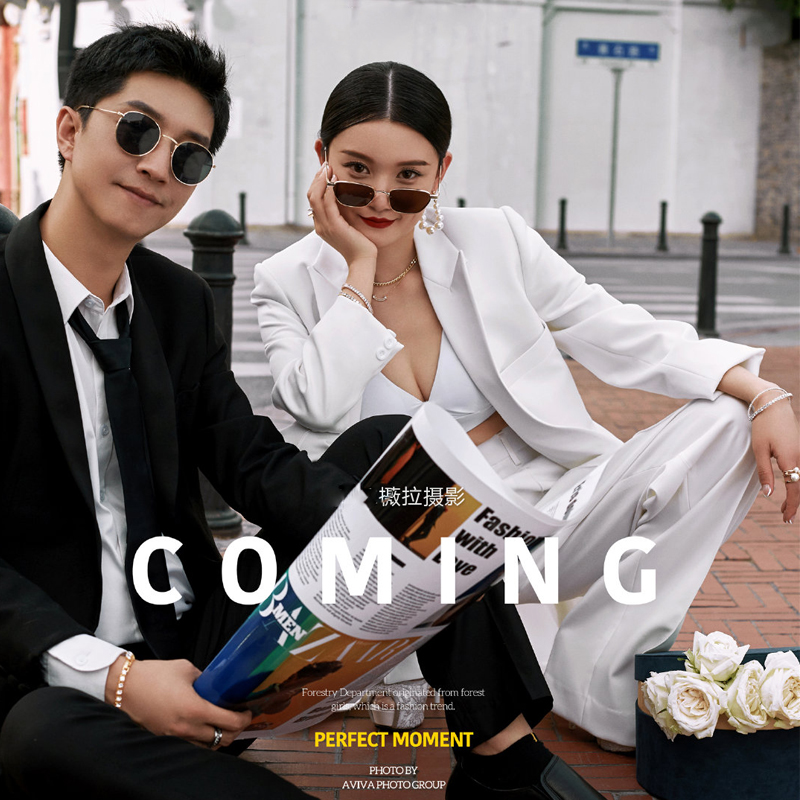 Handheld Photograph Props Colorful English Poster Wedding Photography Couple Street Shooting Camera Posing Props