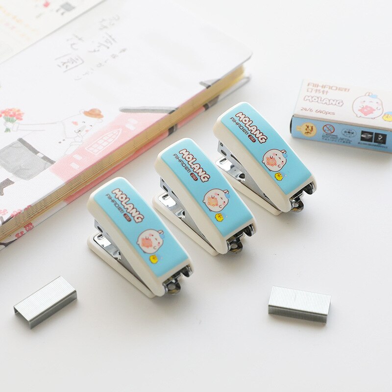 6 juegos/lote Mini grapadora manual con grapas plateadas dibujos animados grampeador papelería oficina escuela suministros papelería escolar F031
