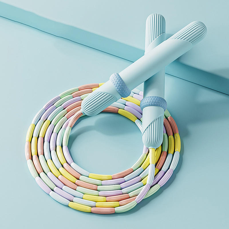 Cuerda para saltar de articulación de bambú de 2,8 M PP para principiantes, adultos y niños, cuentas suaves, sin enredos, cuerda para saltar segmentada para ejercicio físico: Rojo