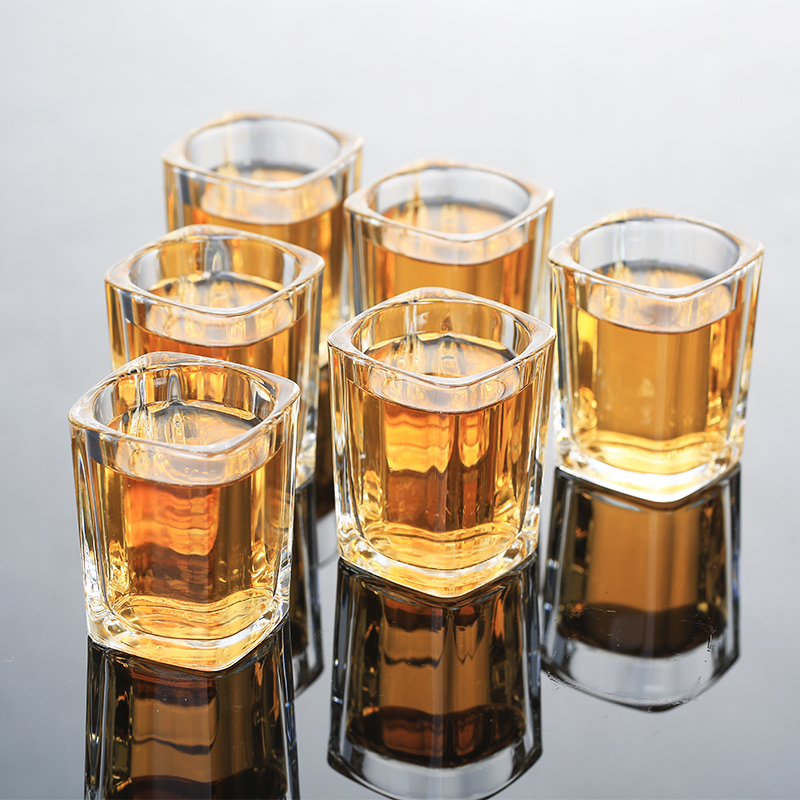 Alcohol Cage - Set di 24 Bicchieri da Liquore in Cristallo di Alta Qualità - 40 ml con Gambo, Lavabili in Lavastoviglie, Design Senza Tempo - 24 Pezzi