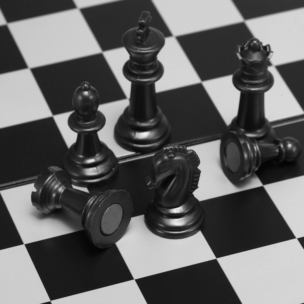 Jeu d'échecs magnétique pliant en plastique échiquier léger conseil jouets éducatifs jeu de salon en plein air Portable Parent-enfant jouet