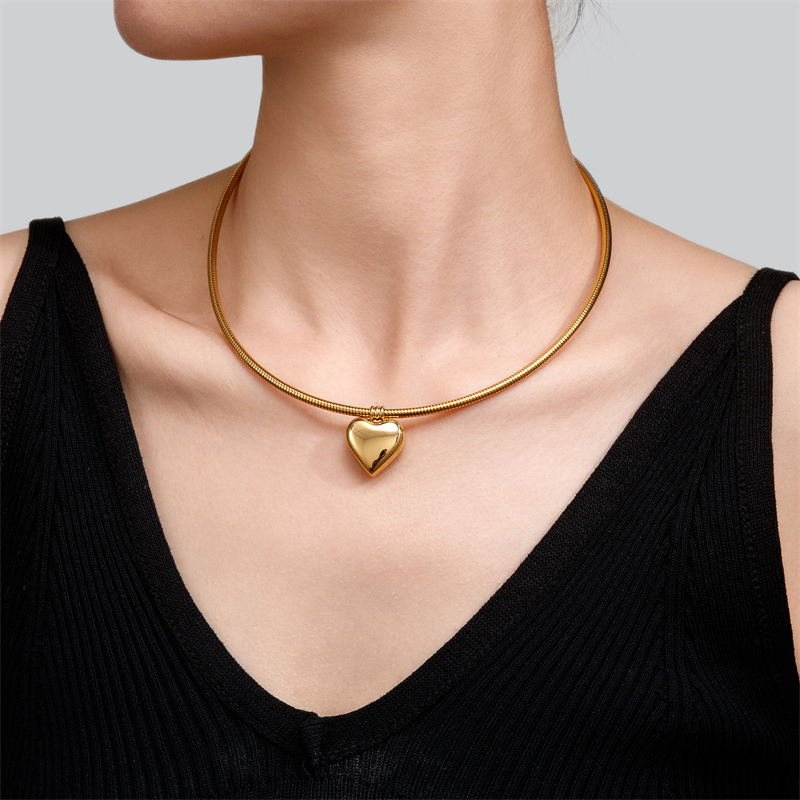 316L Stainless Steel Upscale Jewelry Magnet Buckle Love Heart Choker Round Snake Chain Necklaces Pendants For Women