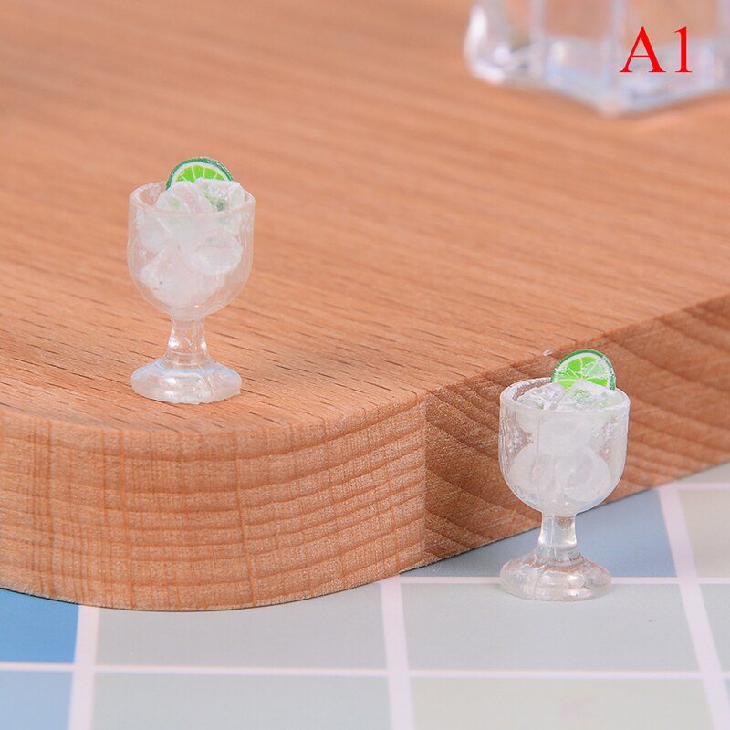 Casa di bambola Decorazione 2pz Casa Delle Bambole Giocattolo Modello in Miniatura Cibo mini Tazza di Vetro + del Cubo di Ghiaccio di Simulazione Calice Tazza di Modello giocattolo: bianca
