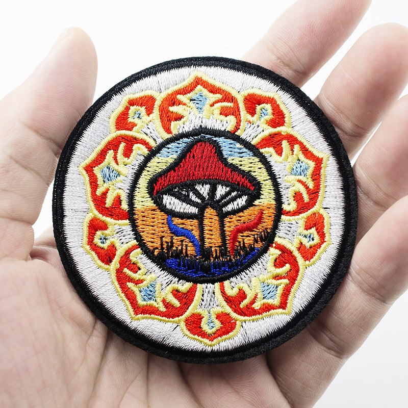 Svampe størrelse :7.1 x 7.3cm stof strygemærke badge broderede badges abstrakte børnemærker til tøj klistermærker 0070