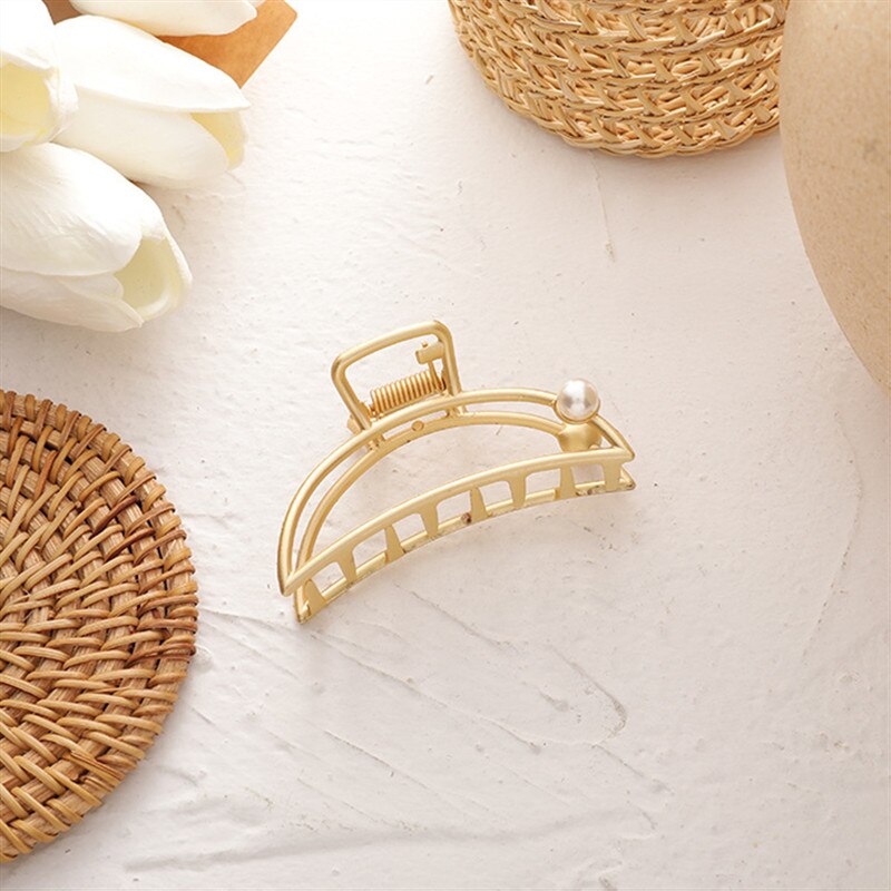 HUANZHI Korean Geometry Star Shell Gold Color Metal Simple Hollow Grip Claw Hair Clip for Women Girls Bath Accessories: 4