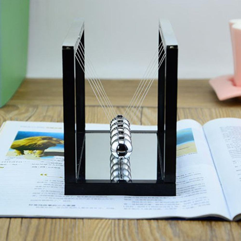 Berceau de Newton boule de pendule en métal socle en bois boule de billard bosse boule de bureau décor acier Balance boule de Newton utilisation de bureau