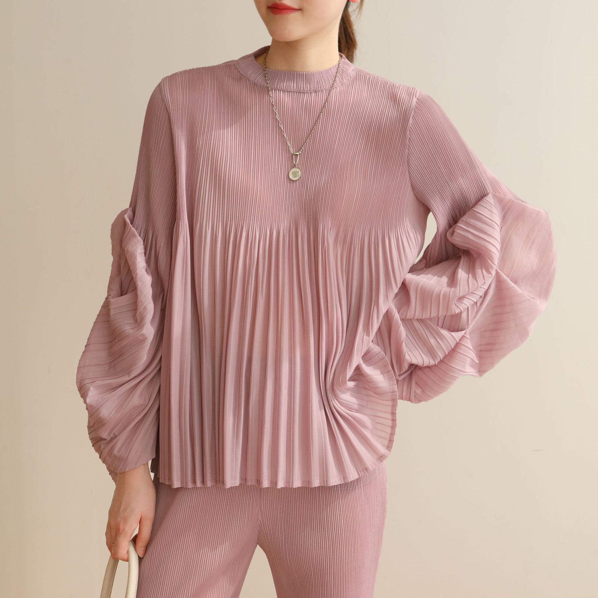 Miyake enfärgad topp vår och sommar exklusiv plisserad prinsessmodell topp bubbelärm stor storlek lös t-shirt: Rosa