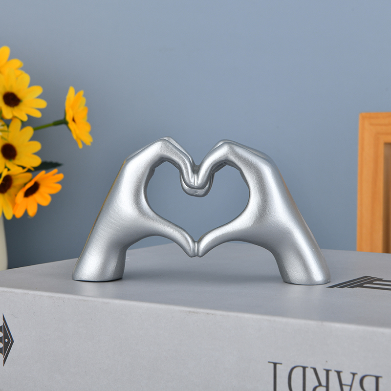 Estatua de mano de corazón para decoración de dormitorio, dedo de amor, escultura de gesto de mano moderna, estante de escritorio para el hogar: Plata