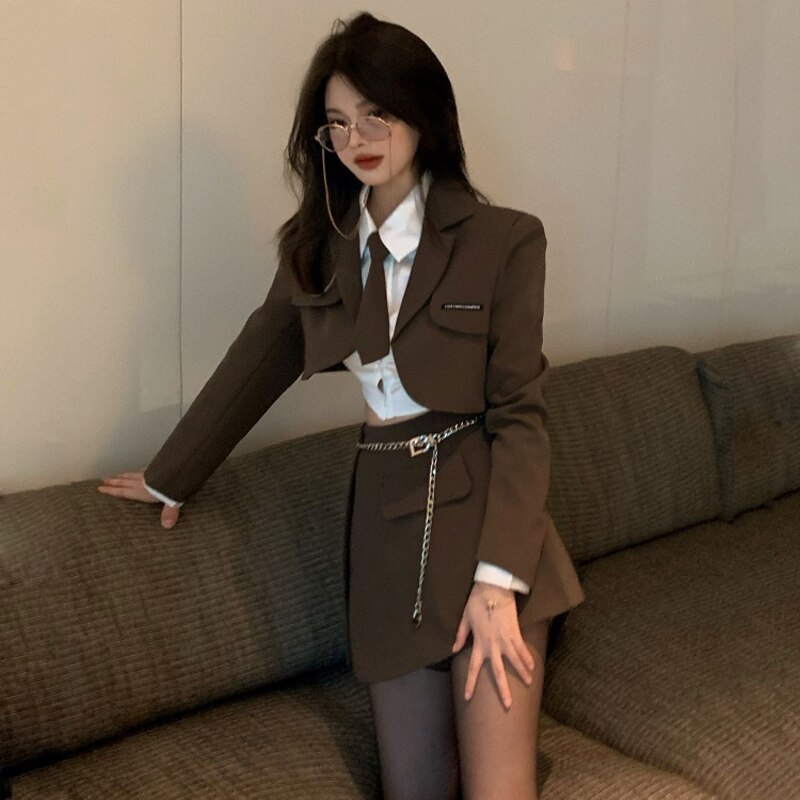 Uniforme escolar coreano para niña, traje para mujer, minifalda para estudiante de secundaria, camisa anudada con cinturón de cadena para universitaria