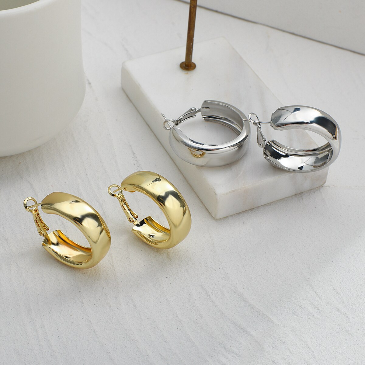 AENSOA minimalistyczne duże koło geometryczne okrągłe duże kolczyki koła dla kobiet dziewczyna kolczyki ślub impreza biżuteria biżuteria punkowa