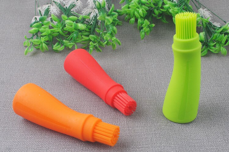 Kitchen Supplies Oiler Plastic Oil Bottle With Silicone Rubber Brush Leak Press Oil Control Bottle Brushes