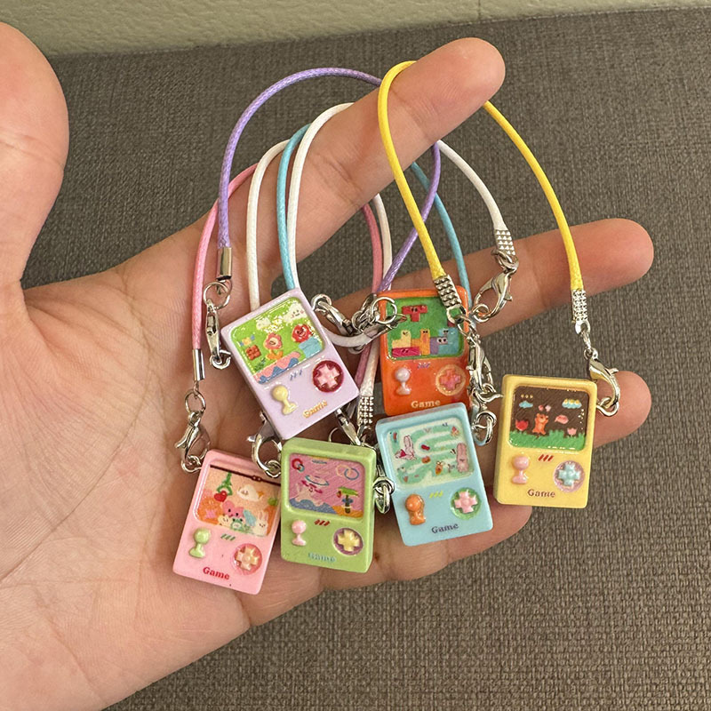 Dockskåpstillbehör smådjur miniatyr mobiltelefonmodell hängsmycke tecknad mini mobiltelefonmodell berlocker klä upp leksak