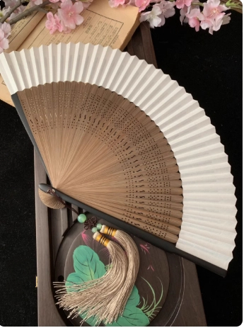 Abanicos de papel de baile, abanicos de mano portátiles Hanfu Bambou, abanico de papel exquisito Para mujeres, Ventilador de bambú clásico, Abanicos Para Boda de verano: Caqui oscuro