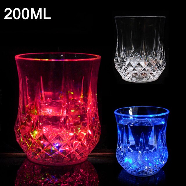 Die leuchtende tasse ist eine helle LED-blitz tasse mit wasser und farbe sensor farbwechsel tasse Neue Drachen tasse регулятормощности: Pineapple Cup