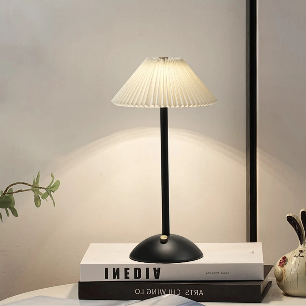 Nordische plissierte Tisch lampe mit Holz sockel Kunst Atmosphäbetreffend Lampe USB Aufladung modernen Stil für Schlafzimmer Wohnzimmer Dekor