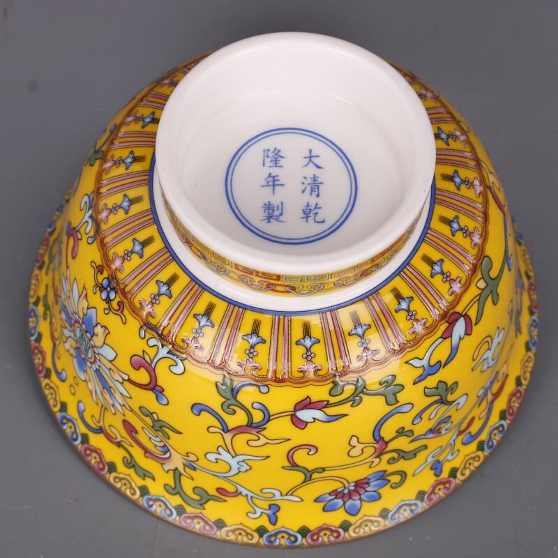 Qing Dynasty Qianlong Yellow Ground Pastel Enamel Pattern Bowl Antique Crafts Porcelain Household Chinese Antique Ornaments