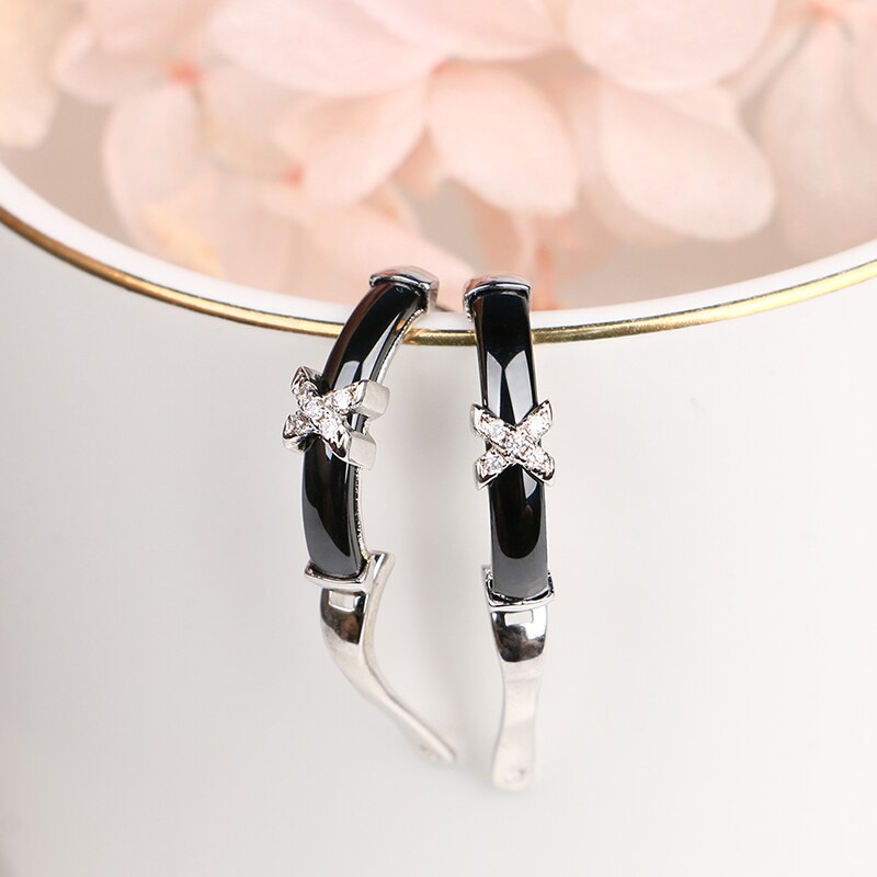 Klassische Schwarz Keramik Ohrringe 2 teile/satz Für Frauen Schmuck X Kreuz Kristall Nie Verblassen Keramik Material oben