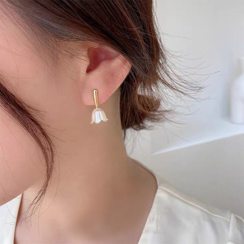 Huanzhi Vintage Elegante Jas Accessoires Metalen Shell Bloemen Dier Tulp Vlinder Broche Voor Vrouwen Partij Sieraden