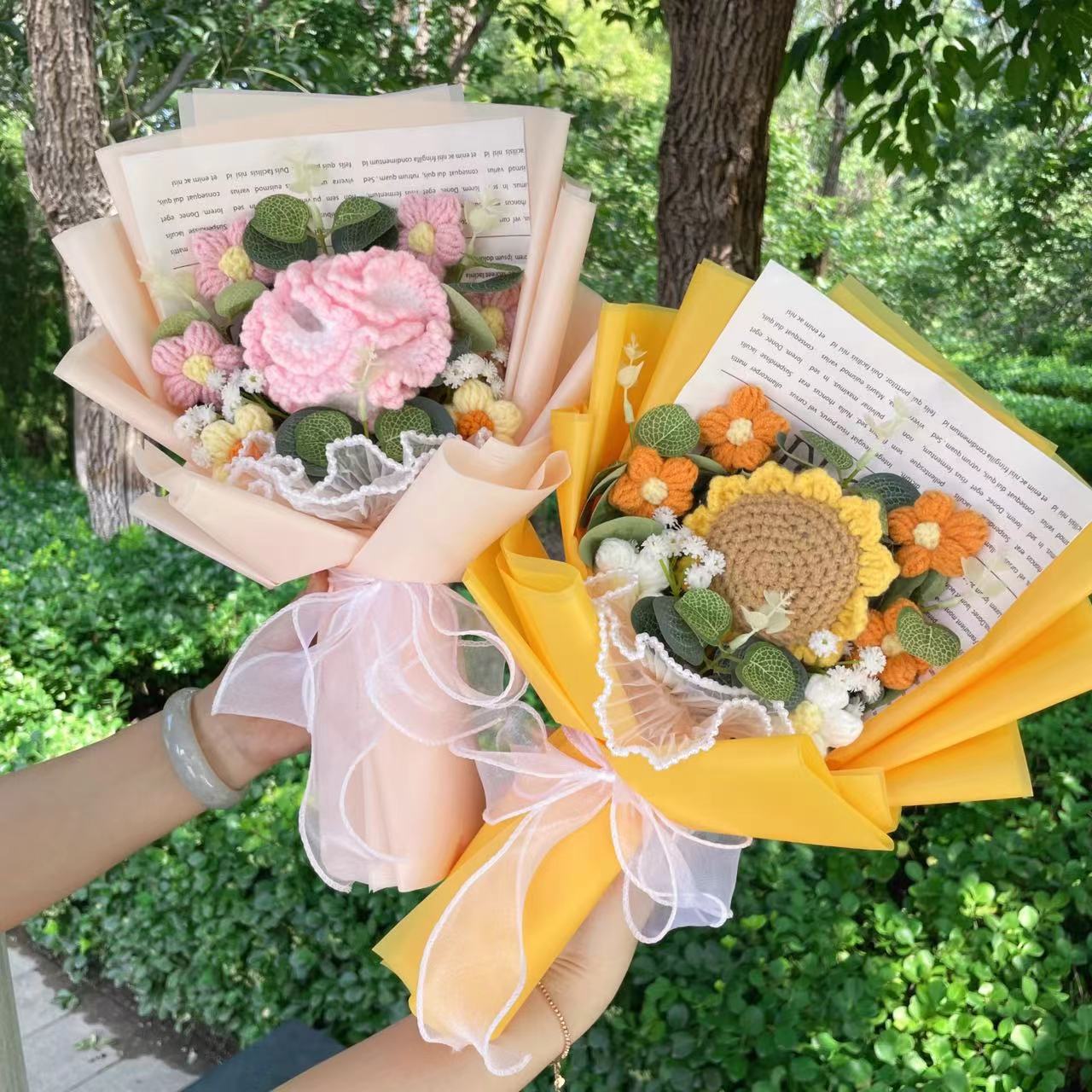 Gilares de girasoles rosas de punto acabado, ramos hechos a mano de ganchillo, de graduación de cumpleaños para el Día de la madre de San Valentín