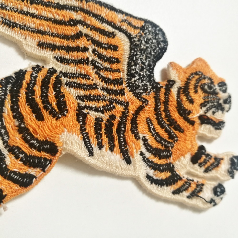 Parche bordado de con alas de tigre y mosca pequeña, apliques para coser, parches para camisa, bolso, chaqueta, insignias para ropa de animales