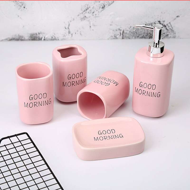 Badkamer accessoires 5pcs sets van Europese stijl spoelen cup bruiloft set creatieve toiletartikelen zeepbakje tandenborstelhouder